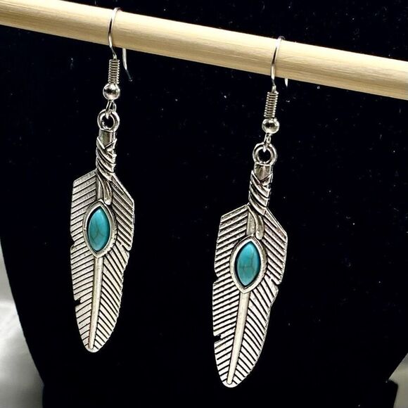 ATU Southwestern Style Native American Silver Feather Dangles - Picture 2 of 6